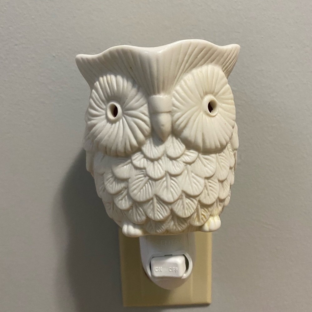 Owl Scentsy Warmer with free Scent Bar!!